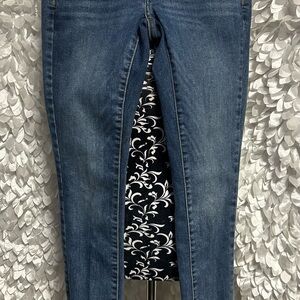 Skinny Jeans with tattered ends